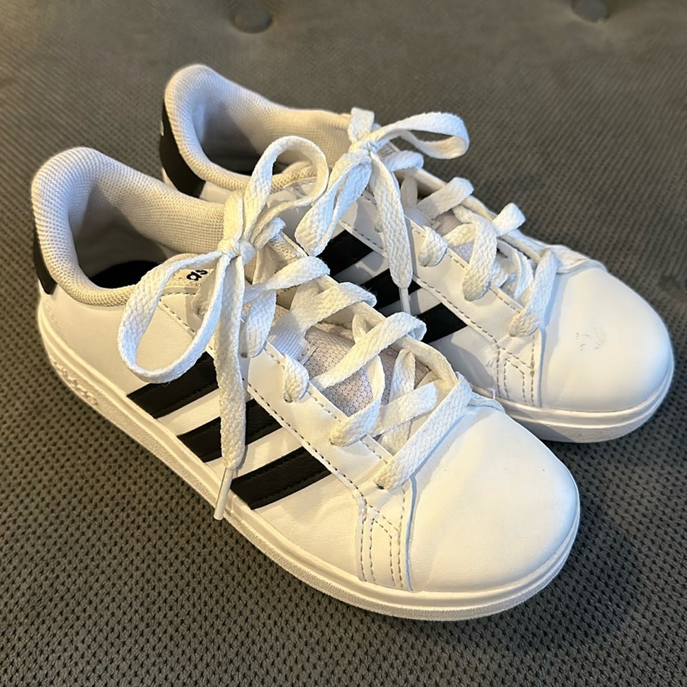 Little Boys Adidas Grand Court - size 13